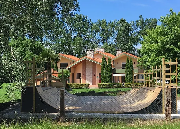 Somo Surfskate Hostel